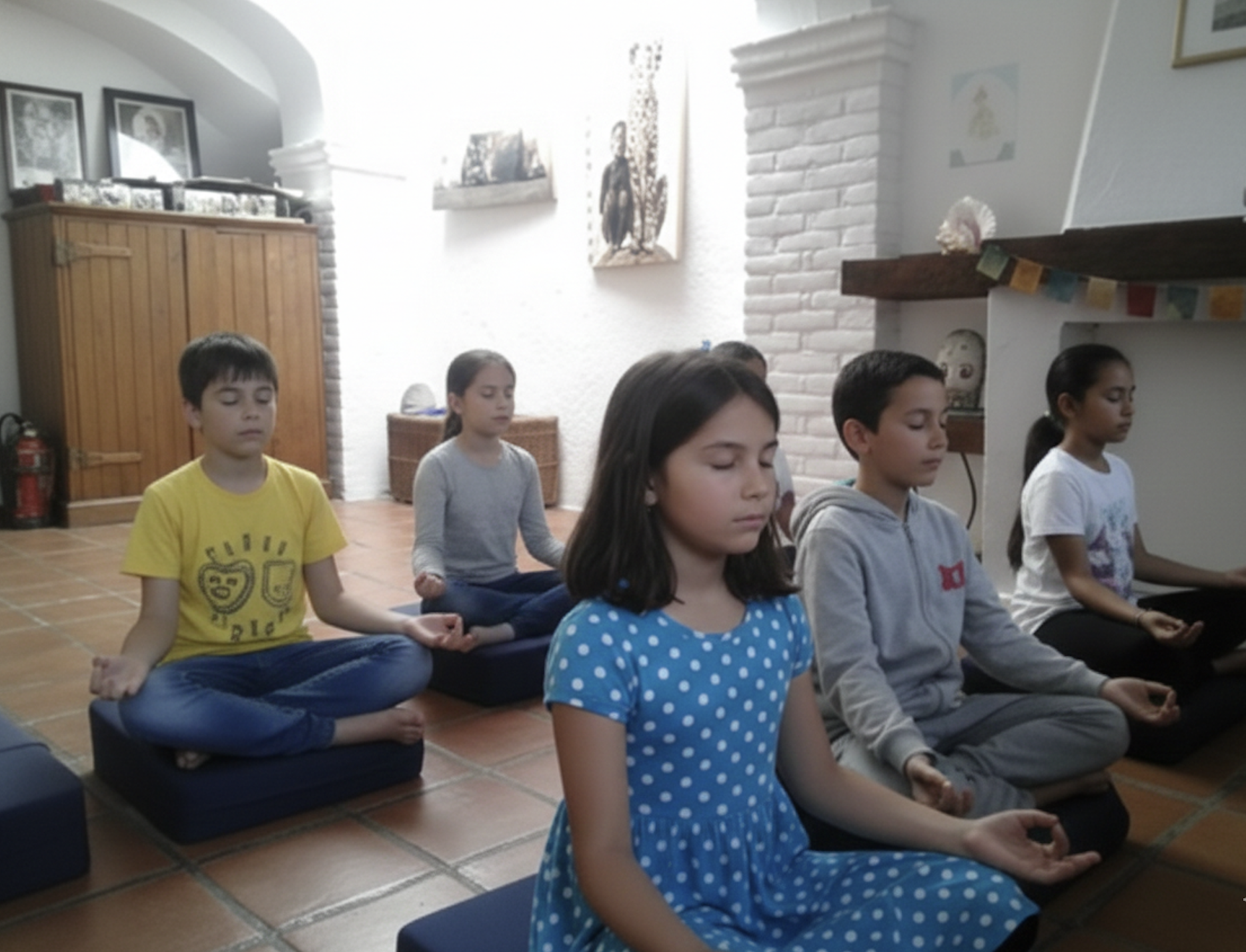 Kids meditating
